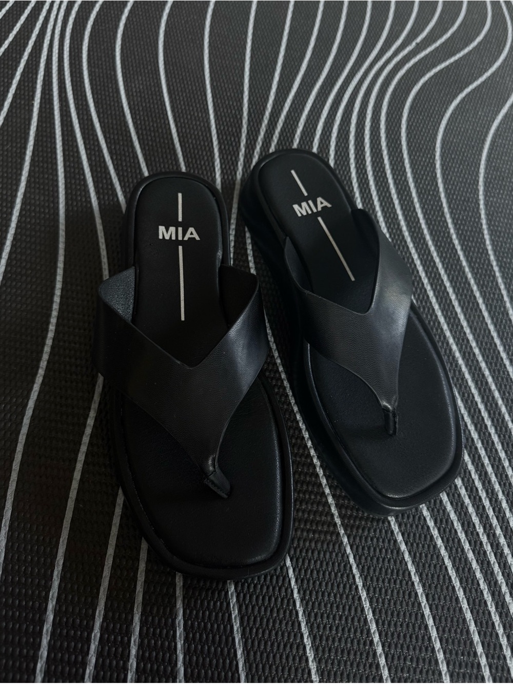 MIA Black Men's V‑Strap Thong Sandals